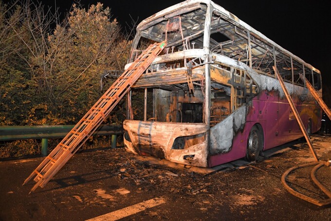 ÐÐ°ÑÑÐ¸Ð½ÐºÐ¸ Ð¿Ð¾ Ð·Ð°Ð¿ÑÐ¾ÑÑ China: 26 de morÈi Èi 30 de rÄniÈi dupÄ ce un autocar cu turiÈti a luat foc