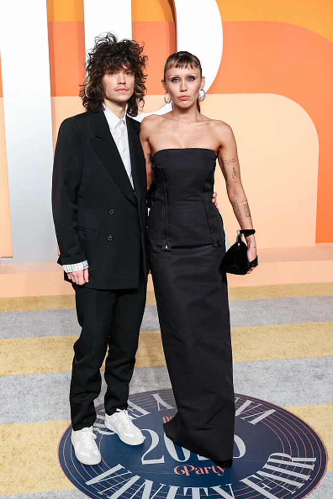 Premiile Oscar 2025. Cele mai îndrăgite cupluri și momentele lor romantice de pe covorul roșu