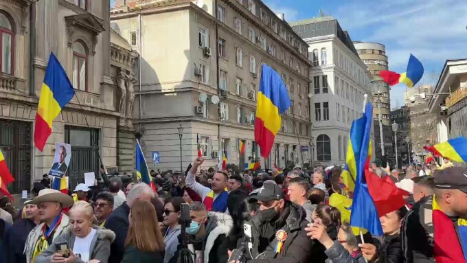 Sustinatorii lui Calin Georgescu, prezenți la Biroul Electoral central