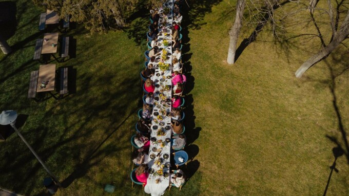 De 8 martie, 20 de femei de succes din România s-au reunit pentru o cauza nobilă la “Masa Care Unește”