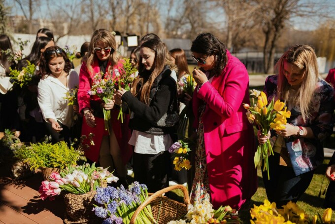 De 8 martie, 20 de femei de succes din România s-au reunit pentru o cauza nobilă la “Masa Care Unește”