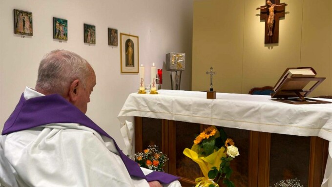 A apărut prima fotografie cu Papa Francisc în spital
