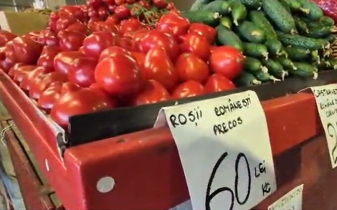 Aurul roșu de pe tarabe. Roșiile românești au ajuns că coste și 70 lei/kg. Când se vor mai ieftini