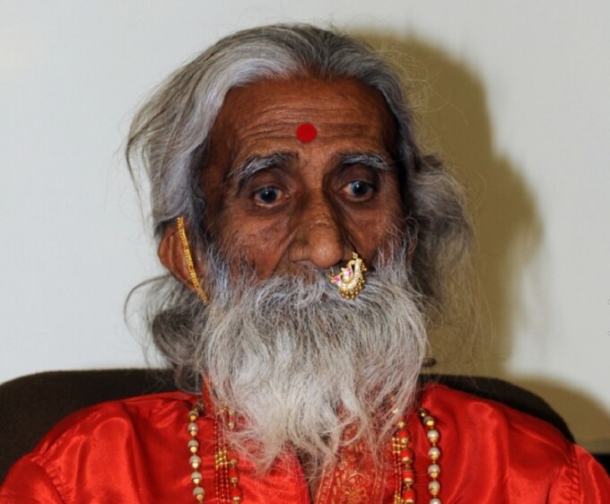 Yoghinul indian Prahlad Jani