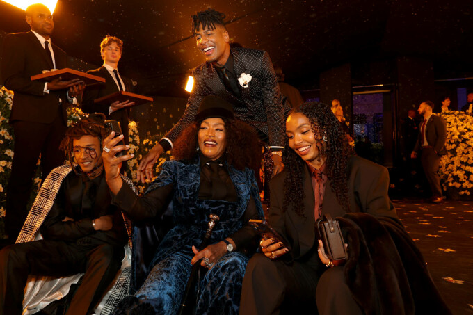 Ce vedete au încălcat regulile de la Met Gala