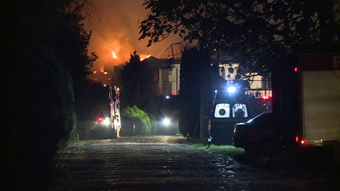 VIDEO. Fosta vilă din Izvorani a lui Irinel Columbeanu a ars din temelii - Stirileprotv.ro