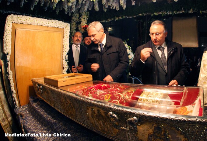 Liviu Dragnea la moastele Sfintei Parascheva