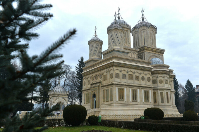 Manastirea Curtea de Arges, obiectiv turistic