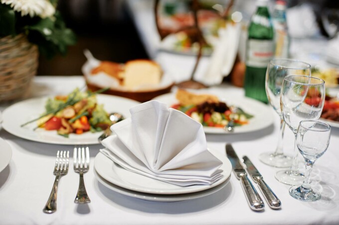 tacamuri la masa eticheta bune maniere