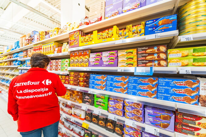 Profit: Frații Pavăl, proprietarii Dedeman, vor să cumpere afacerea Carrefour din România