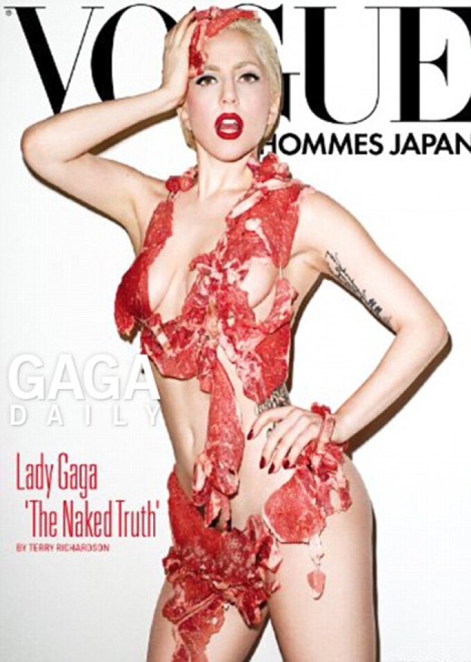 Viorica din Lady Gaga. Uite-o in rochie din 20 kg de carne FOTO Stirileprotv.ro
