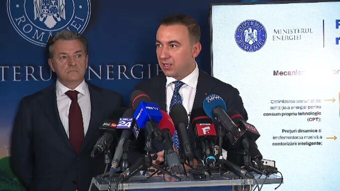 Trei companii vor să cumpere rafinăria Petrotel și benzinăriile Lukoil. Sunt și firme românești, spune Bogdan Ivan