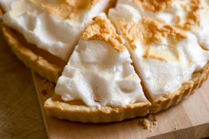 Plăcintă cu lămâie și bezea