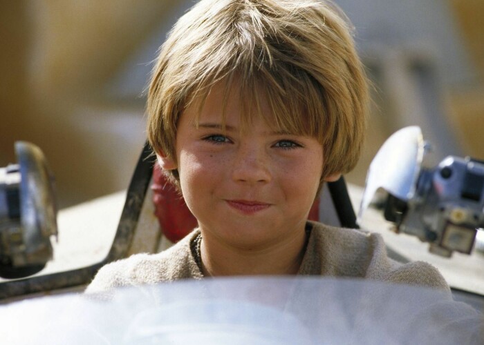 Il mai tii minte pe pustiul adorabil din primul episod din Star Wars? Actorul are probleme grave cu legea! Ce s-a intamplat