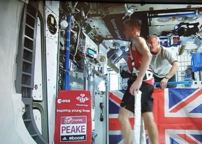 Cosmonautul Tim Peake a alergat Maratonul de la Londra pe...Statia Spatiala Internationala