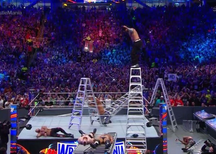 Il mai tii minte pe Jeff Hardy? Tocmai a revenit in WWE si a facut o noua nebunie! Faza care a socat pe toata lumea