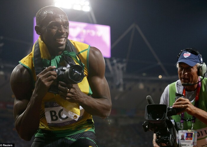 ASA arata lumea vazuta prin ochii celui mai RAPID om din lume: Vezi ce poze a facut Usain Bolt dupa aurul de la 200 de metri! FOTO