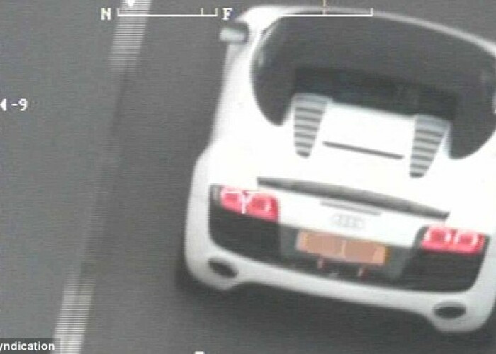 2 Fast 2 Furious varianta de Marea Britanie: Cum a reusit un sofer sa bage in sperieti toata politia din Anglia: Doar elicopterul s-a putut tine dupa el : VIDEO
