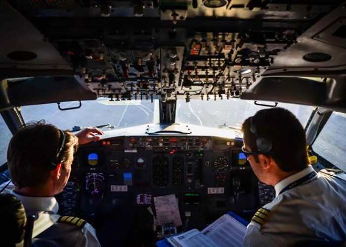 Ce isi mai uita pasagerii in avion: TOP 10 cele mai ciudate lucruri gasite de stewardese: