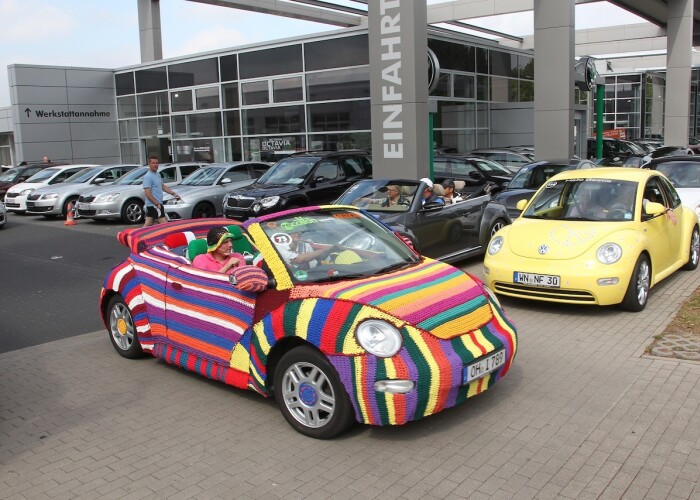 Nici bunica nu s-ar fi descurcat mai bine. Primul VW Beetle… crosetat!