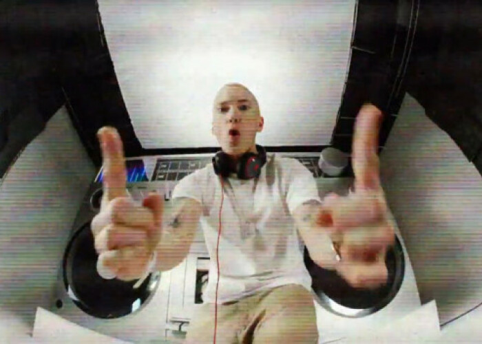 Eminem scoate The Marshall Mathers Lp 2 VIDEO