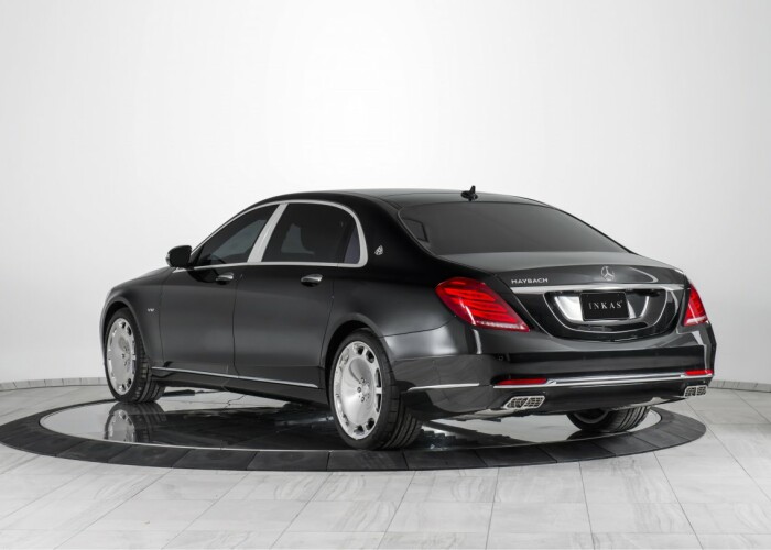 Mercedes-ul de 500.000 de dolari cu care poti pleca la razboi. Cum arata la interior limuzina imbracata in blindaj si echipata cu tun de FUM