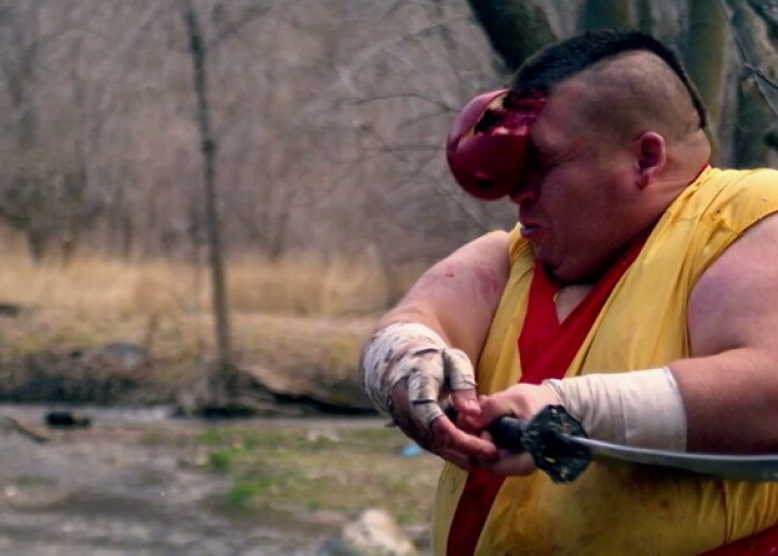 Te prapadesti de ras: Aceasta este varianta real life de la Fruit Ninja VIDEO :))