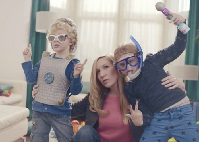 Are peste 1 milion de vizualizari intr-o saptamana: Viata unei mame in ritm de HIP HOP! VIDEO
