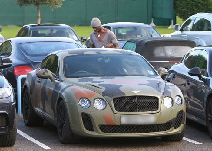 BALOTELLI i-a innebunit de tot. Motivul incredibil pentru care BENTLEY si-a concediat PREOTUL
