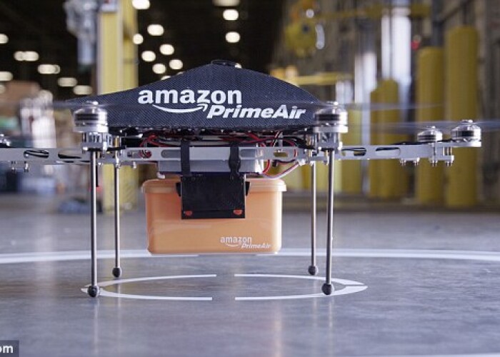 Amazon va incerca sa construiasca drone pentru a livra comenzile clientilor intr-o jumatate de ora! VIDEO