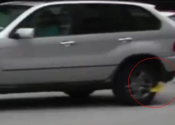 Cum a scapat o femeie de amenda pentru parcare neregulamentara: A ajuns pe Youtube instantaneu VIDEO