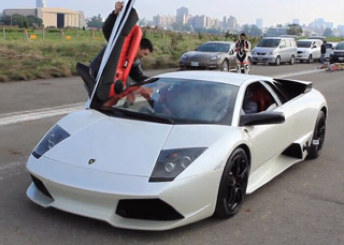 A facut praf unul din cele mai rare Lamborghini din lume, dintr-o prostie! VIDEO