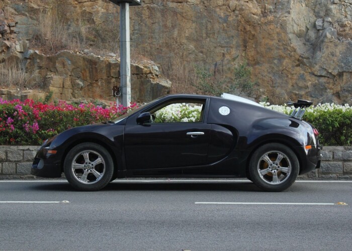 Francezilor nu le vine sa creada una ca asta! Bugatti Veyron a intrat la apa! FOTO