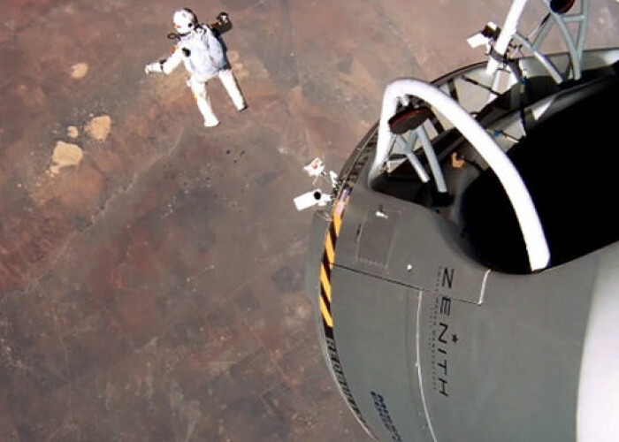 Ce a vazut Felix Baumgartner in timpul coborarii! VIDEO