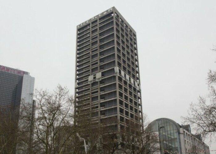 Cum a fost demolat un bloc de 116 metri! VIDEO
