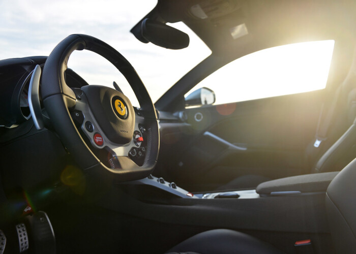 Cum arata pe sosea 731 de cai putere italieni pur sange : Ferrari F12 Berlinetta va fi la Geneva in Martie: FOTO