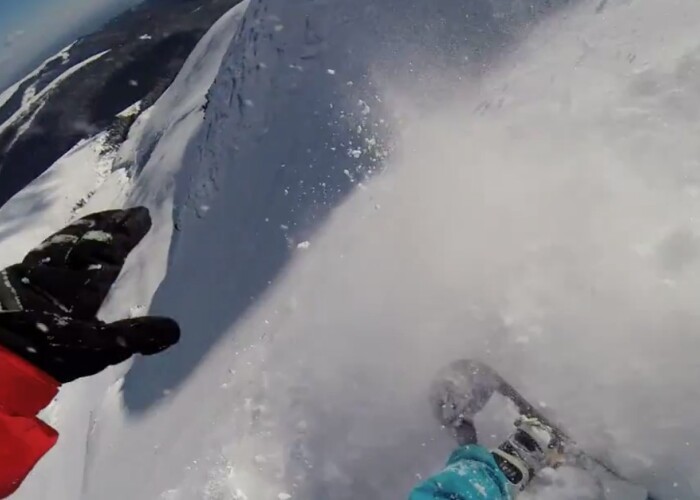 Totul a fost filmat cu o camera GoPro: Un roman a supravietuit unei avalanse pe Varful Papusa! VIDEO