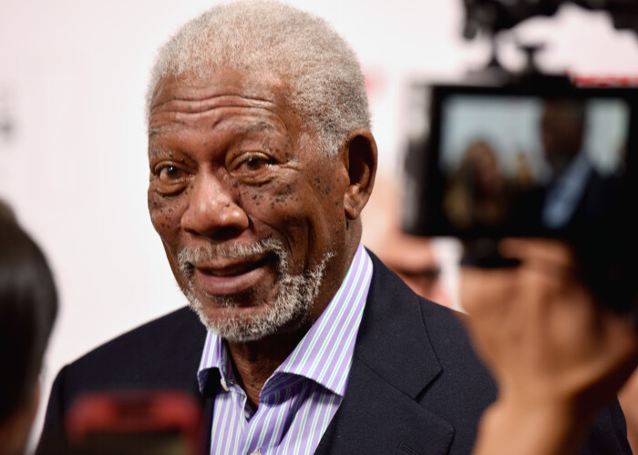 In sfarsit! Vocea lui Morgan Freeman va fi pusa pe GPS! Aplicatia care va schimba modul in care conduci