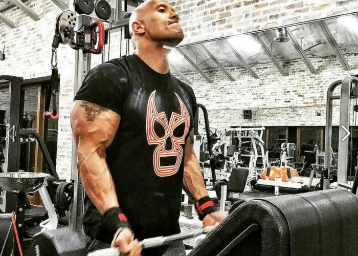 Un barbat normal a inceput sa manance si sa se antreneze ca The Rock! Ce s-a intampla dupa 22 de zile
