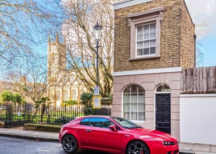 Cum arata una dintre cele mai mici case din Londra! Are doar 27 de metri patrati, dar stai sa vezi pretul