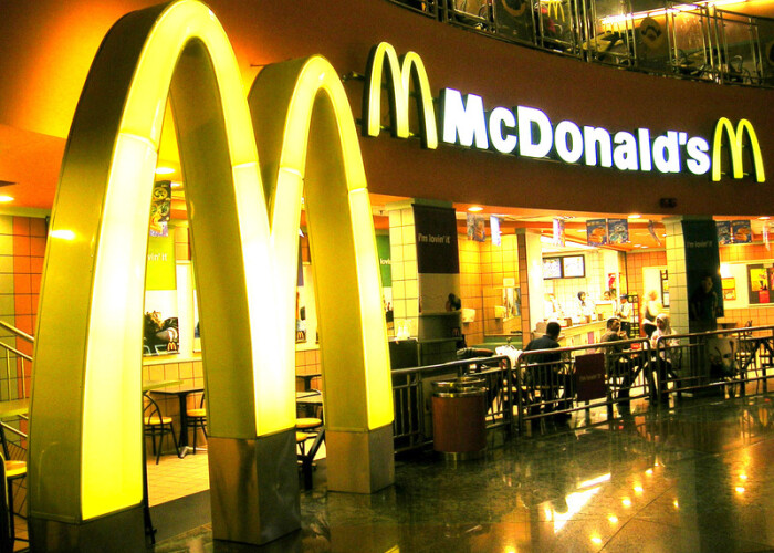 McDonald's isi va schimba temporar numele