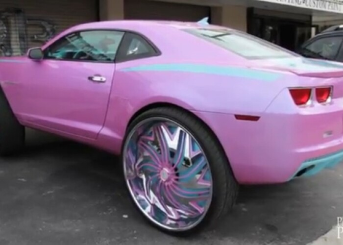 Cel mai prost tuning al anului! Asta se intampla cand Barbie vrea un muscle car!