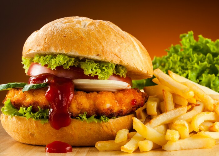 4 lanturi de hipermarketuri din UK vindeau hamburgeri cu 29% carne de cal