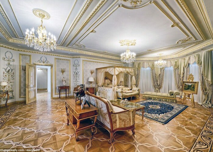 Unele costa peste o suta de milioane de dolari: Cum arata palatele de lux pe care oligarhii le scot la vanzare. FOTO