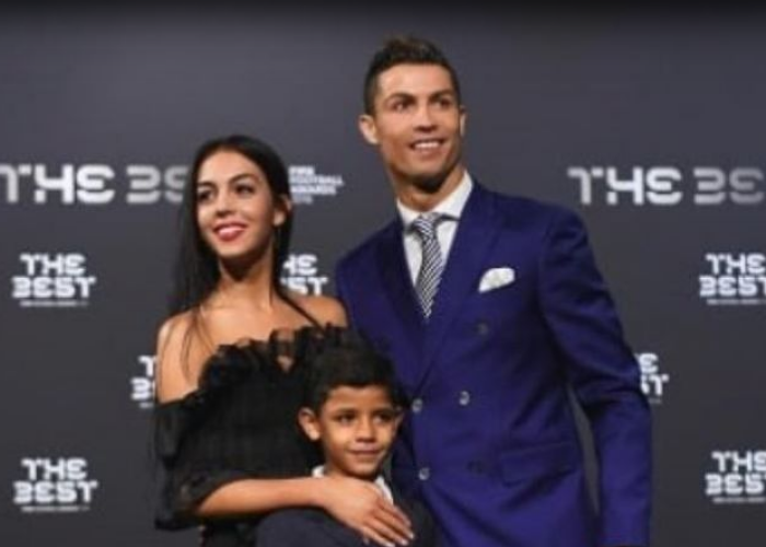 Cristiano Ronaldo si-a prezentat noua iubita la Gala FIFA de la Zurich. Cine este Georgiana