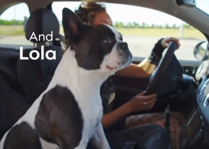 VIDEO: Who the f… is Lola? Spot foarte tare pentru masina care vrea sa omoare Mini si 500-le!