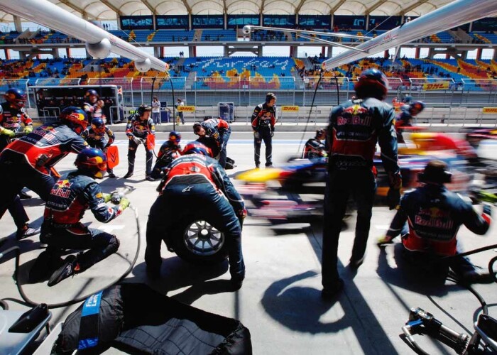 FABULOS! Cum arata un pit stop de 2 secunde in slow motion! VIDEO