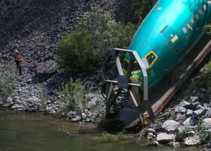 Trei fuselaje de Boeing au ajuns intr-un rau din Statele Unite! FOTO