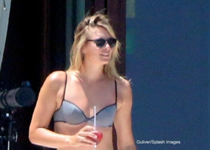Cum arata Maria Sharapova in afara terenului de tenis. Sportiva a fost surprinsa in costum de baie, pe o plaja din Mexic