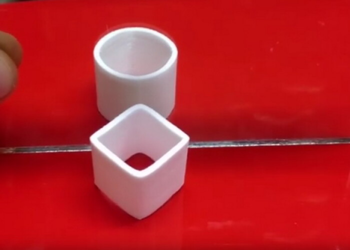 Iluzia optica incredibila pe care putini o pot explica! Cum e posibil ca acest obiect sa se vada ca un cilindru in oglinda